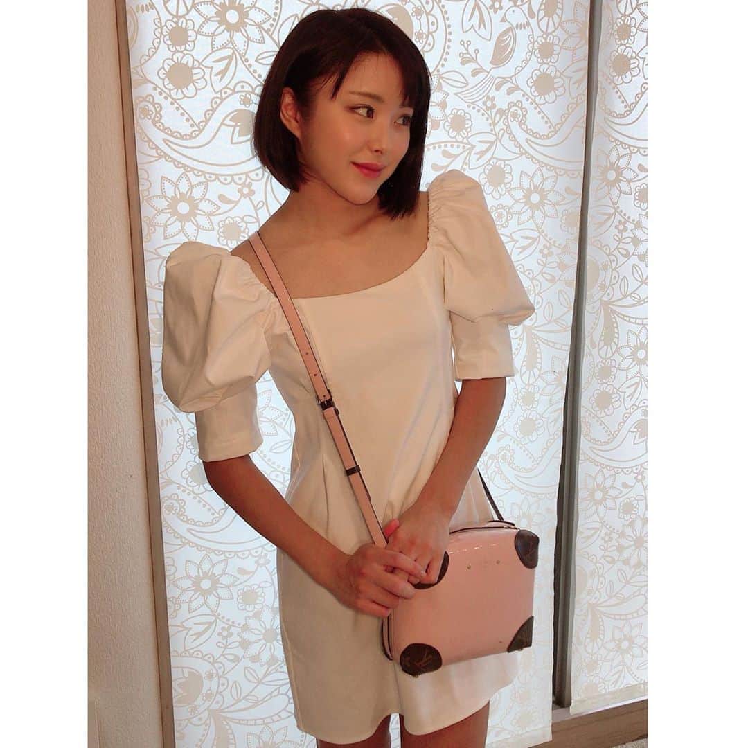 のインスタグラム：「やっぱ白が好き💓 #私服」