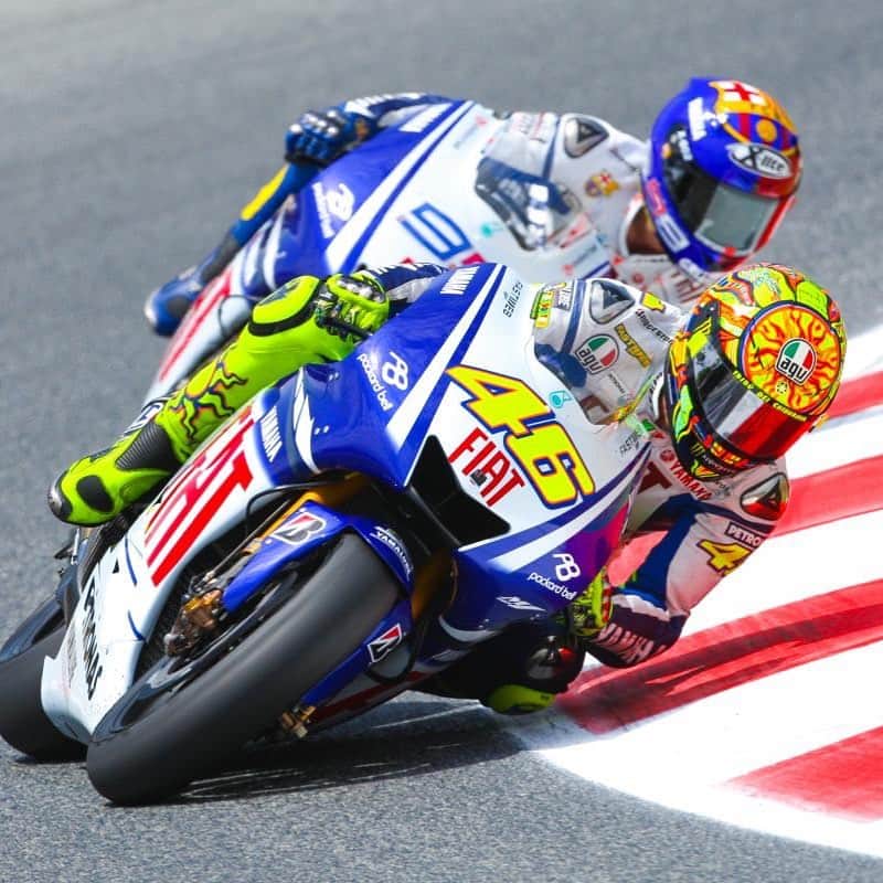 MotoGPさんのインスタグラム写真 - (MotoGPInstagram)「#OnThisDay 11 years ago, the world witnessed one of the greatest #MotoGP battles ever! ⚔️ @valeyellow46 and @jorgelorenzo99 produced this epic at the 2009 #CatalanGP! 🔥 Go to our story for a video recap of the race! 📲 #VR46 #JL99 #Motorcycle #Racing #Motorsport」6月14日 18時04分 - motogp