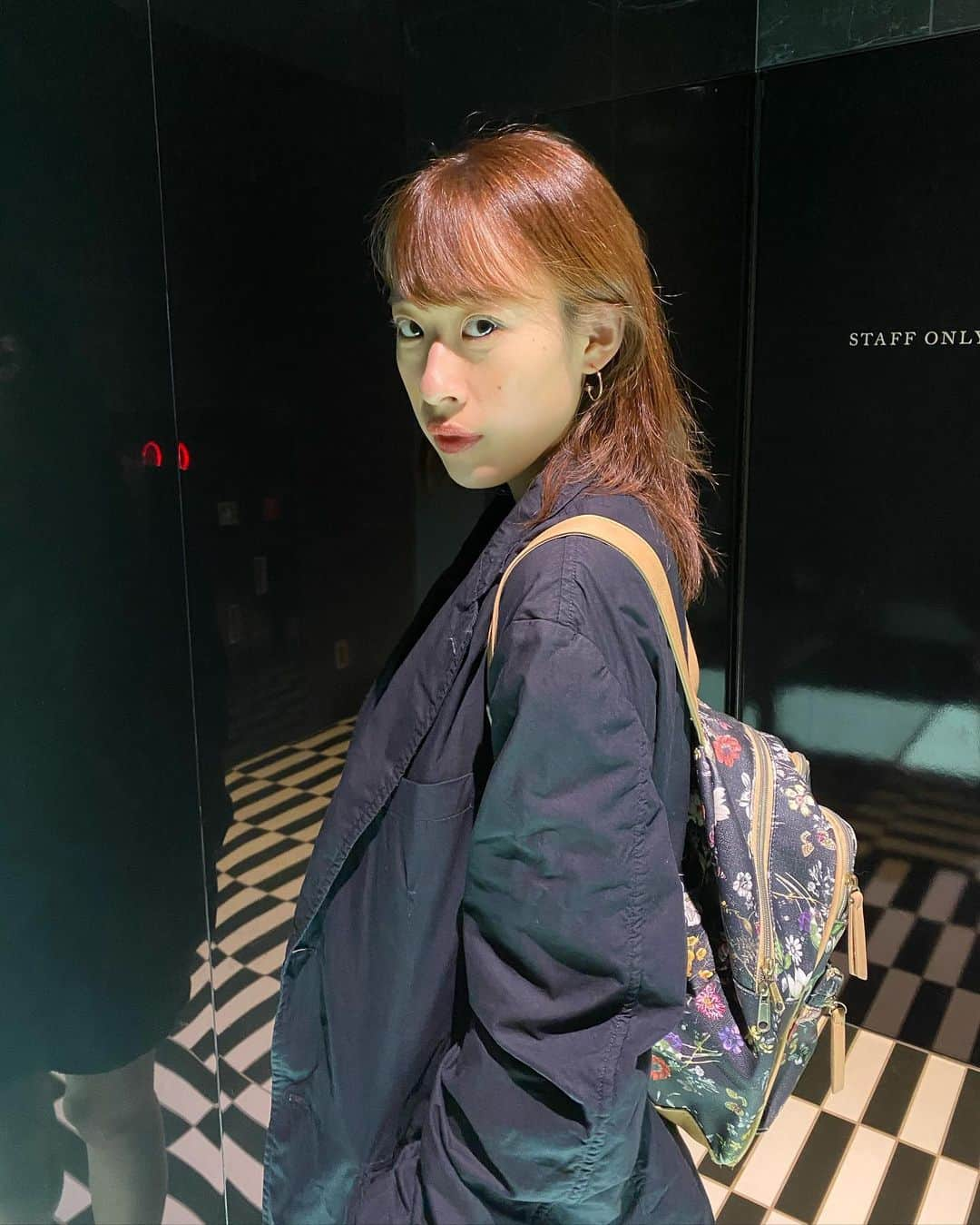 宮島小百合さんのインスタグラム写真 - (宮島小百合Instagram)「#staffonly  すぎる  #ナチュラル  #私服 久しぶりの 外 ✌🏻✌🏻 #マスク #必需品  #無加工 #推し」6月14日 18時10分 - sayuri_kakaka