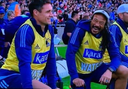 ダニエル・カーターさんのインスタグラム写真 - (ダニエル・カーターInstagram)「Waterboy duties with my good mate Tana today. Well done to the Blues boys getting an important win.」6月14日 18時20分 - dancarter_