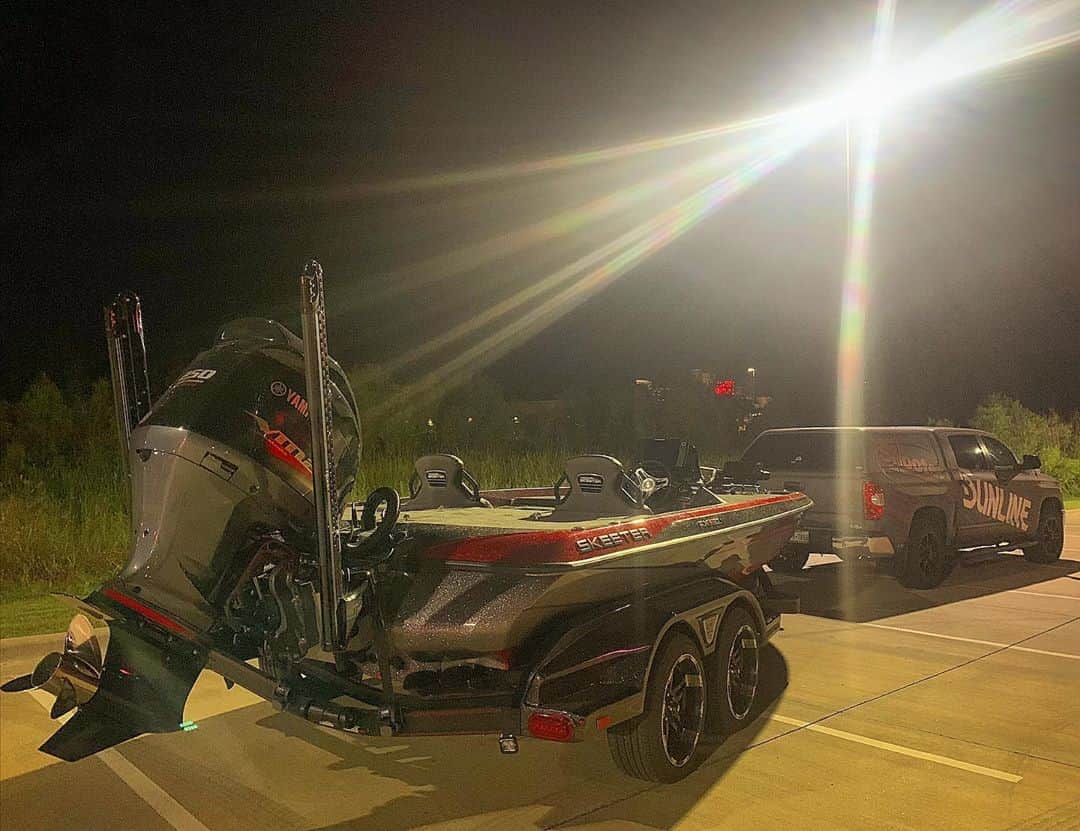 伊豫部健さんのインスタグラム写真 - (伊豫部健Instagram)「I love SKEETER boat and YAMAHA motor❣️ @skeeter_boats  後ろ姿もカッコいいSKEETER FXR20‼️ @yamahaoutboards  練習に力を入れすぎた初日！ アメリカは8時半くらいまで明るいからついつい… 飛ばしすぎて、バテないように調整しながら頑張ります💪💪💪 @10tenfeetunder_kiob  @10ftu_kiob_smpfishing  @se9rets  @ken_iyobe  @zhanna_smpfishing  @obick_55  @autogarage_omy  @kattobi_iyobe  @sunline_japan  @gary_international_kk  @shimanofishing_jp  @sns_hayabusa  @talex_fishing  @ringstar_1889  @mazda_jp  #iyoken #kiob #イヨケン #伊豫部健 #Bin5 #10ftu  #10tenfeetunder  #skeeterboats  #skeeterfx20  #スキーター #最新 #2020年式 #yamaha  #sho250  #ヤマハ発動機 #最高のエンジン」6月14日 18時41分 - ken_iyobe