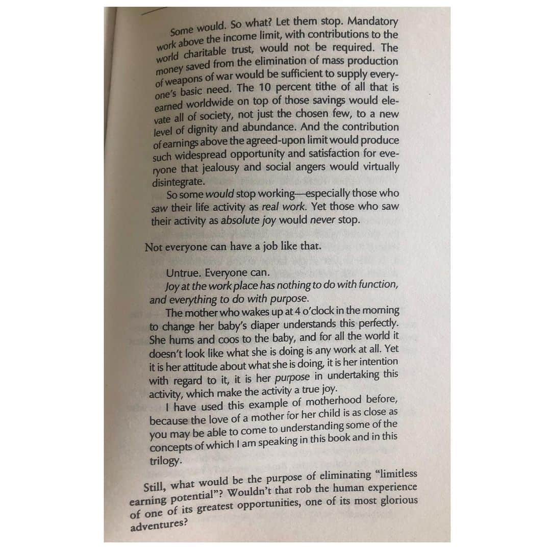 クリスティナ・バザンのインスタグラム：「If you have courage to read and understand this, so you should 🙏🏻 (From Conversations With God book II )」