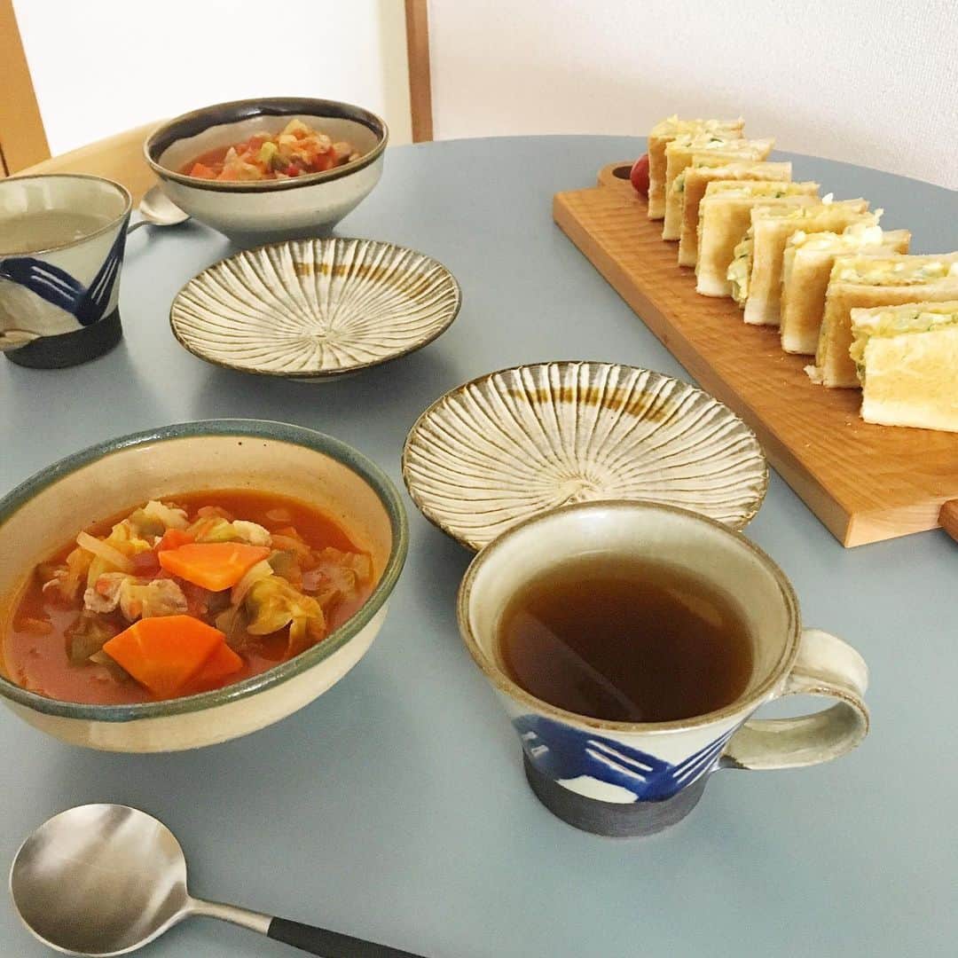 BEAMS JAPANさんのインスタグラム写真 - (BEAMS JAPANInstagram)「＜fennica＞別注の器をメインに、 大分県＜小鹿田焼＞の平皿は取り皿として、栃木県＜濱田窯＞の深皿はスープや汁物に使いやすいです。 生活を彩る器が揃っております。  オンラインショップでもお買い求めいただける商品ございますので、ぜひご覧ください。 . BEAMS JAPAN 5F @fennica_shinjuku ☎︎03-5968-7304 #小鹿田焼 #濱田窯 #beams #beamsjapan #beamsjapan5th #fennica #fennicastudio」6月14日 19時10分 - beams_japan