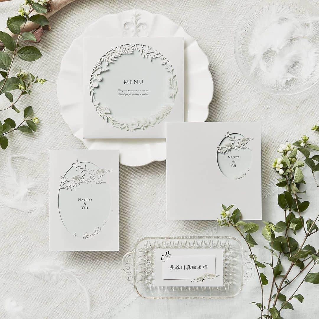 myprint_sapporoのインスタグラム：「#結婚式ペーパーアイテム 無料サンプルお取り寄せできます🆓💕 . オフホワイトと 窓から覗く爽やかなミントグリーン . 小鳥のさえずりが聞こえるような ナチュラルなウェディングに🍃💒ˎˊ˗ . . ［🔍ペーパーコンシェルジュ　無料サンプル請求］ . または @myprint_sapporo プロフィールよりお進みください💁 .  #マイプリント  #ペーパーアイテム #招待状 #結婚式準備 #結婚式準備中  #日本中のプレ花嫁さんと繋がりたい #装飾 #テーブルコーディネート #プレ花嫁 #2021夏婚 #2021秋婚 #2021春婚  #メニュー #席次表 #席札 #札幌花嫁 #北海道花嫁 #札幌プレ花嫁 #道産子花嫁 #札幌 #ホテルウェディング #ゲストハウスウェディング #ウ結婚式準備 #結婚式DIY #ナチュラルコーディネート #花嫁会 #ナチュラルウェディング #レストランウェディング」