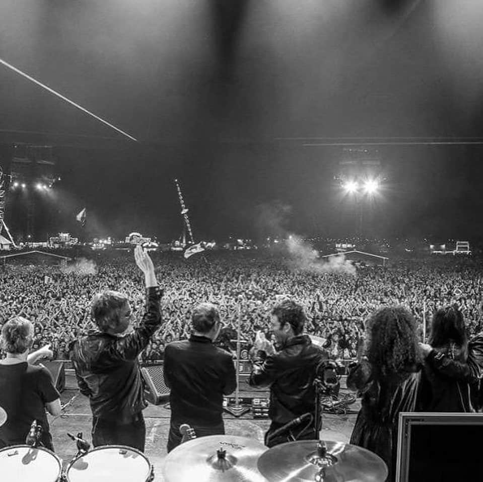 ノエル・ギャラガーさんのインスタグラム写真 - (ノエル・ギャラガーInstagram)「#Throwback one year to NGHFB headlining the Isle of Wight Festival. Tonight at 7pm Absolute Radio are hosting an Isle of Wight 'Front Room Festival', bringing you performances from the years gone by, including highlights from NGHFB's 2019 set.  #IOWFestAtHome 📸: Sharon Latham」6月14日 19時20分 - themightyi