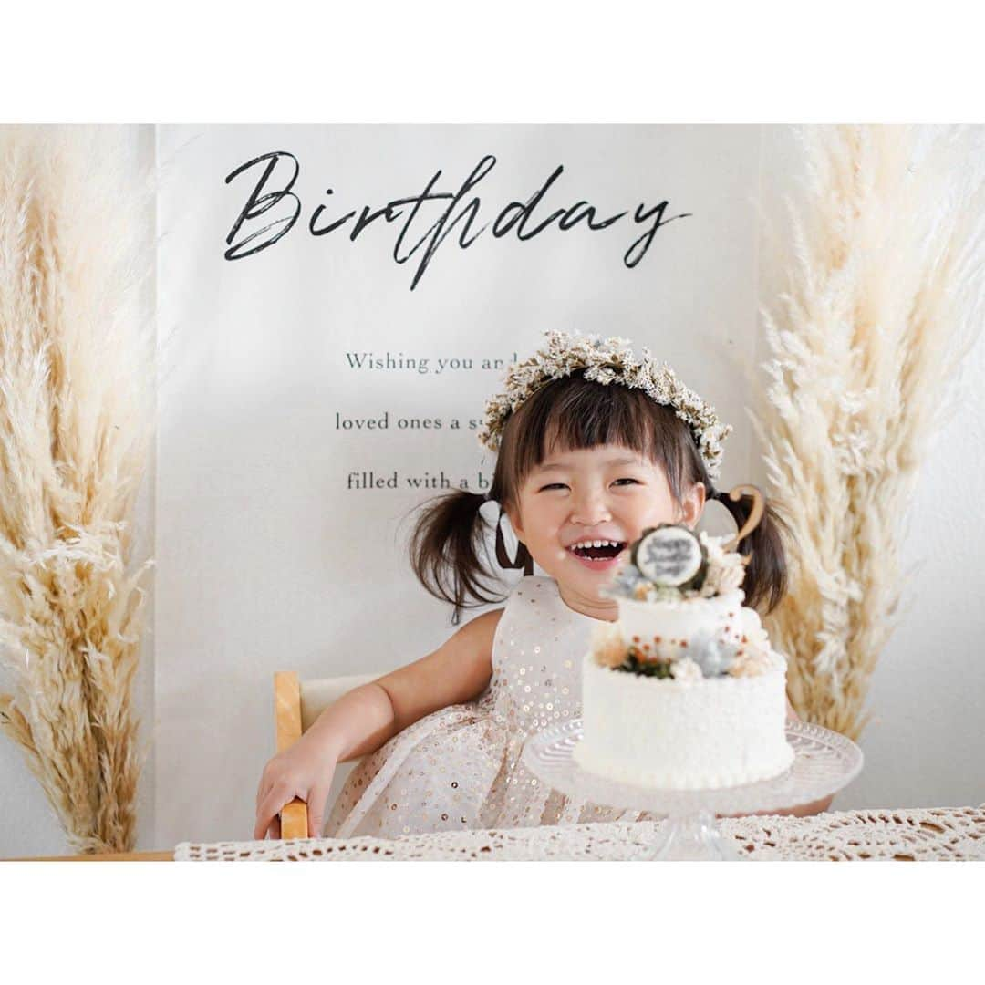 Kyooonさんのインスタグラム写真 - (KyooonInstagram)「🎂happy birthday🎂6/13﻿ ﻿ ﻿ 次女が2歳になりました。﻿ あっという間すぎて信じられない いつまでも赤ちゃんな感じ🥺💕 ﻿  自由で冒険家で﻿ 活発でおちょけさんで﻿ 意思が強くて観察力がすごい次女﻿ ﻿ 最近言葉も増えてお話ができるようになって﻿ 本当に可愛くて可愛くて仕方ないよ🥺﻿ ﻿ ﻿ あなたが生まれてから毎日がさらに楽しくなった✨ 生まれてきてくれてありがとう。﻿ 大好き♡♡♡﻿ #2歳#2歳誕生日#バースデーフォト#誕生日フォト#おうちバースデー#birthdayphoto#2ndbirthday ﻿ ﻿」6月14日 19時35分 - fancykyon