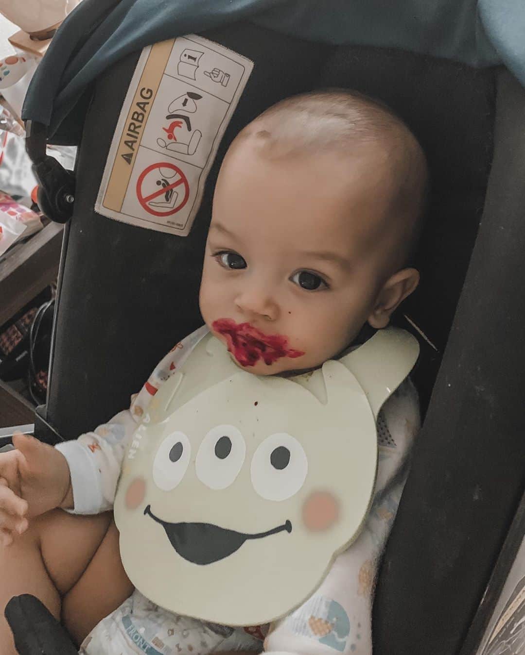 Kimberly Ryderのインスタグラム：「Not sure how to caption this. My captions aren’t very baby-appropriate, they’ve all got something to do with 🩸 and Targaryens🐴. Ayo kasih ide caption👇🏼」