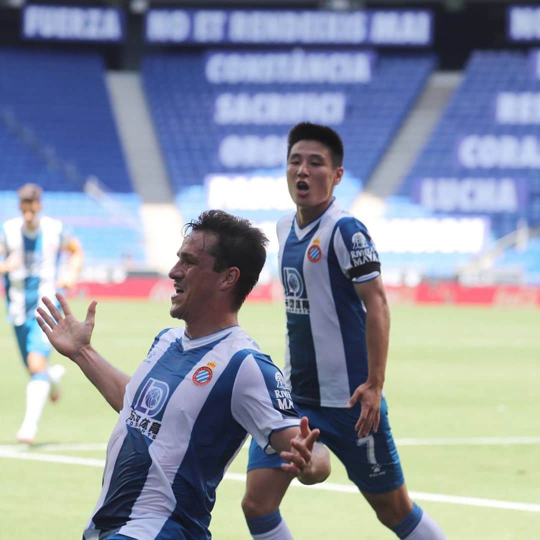 RCDエスパニョールさんのインスタグラム写真 - (RCDエスパニョールInstagram)「¡Con la mente puesta ya en el partido del martes ante el @GetafeCF! 💪⚪️🔵 - #EspanyoldeBarcelona | #RCDE」6月14日 19時50分 - rcdespanyol