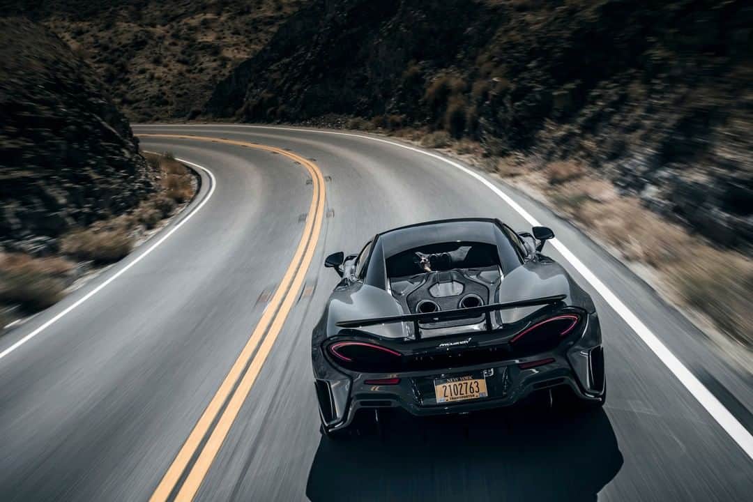 McLaren Automotiveさんのインスタグラム写真 - (McLaren AutomotiveInstagram)「Using technology adopted from Formula 1 and developed for the McLaren 675LT, the 600LT features Ignition Cut in Sport mode, whereby a momentary cut of the ignition spark during a gearshift enables a faster change, with each shift accompanied by a dramatic aural ‘crack’.」6月14日 20時01分 - mclarenauto
