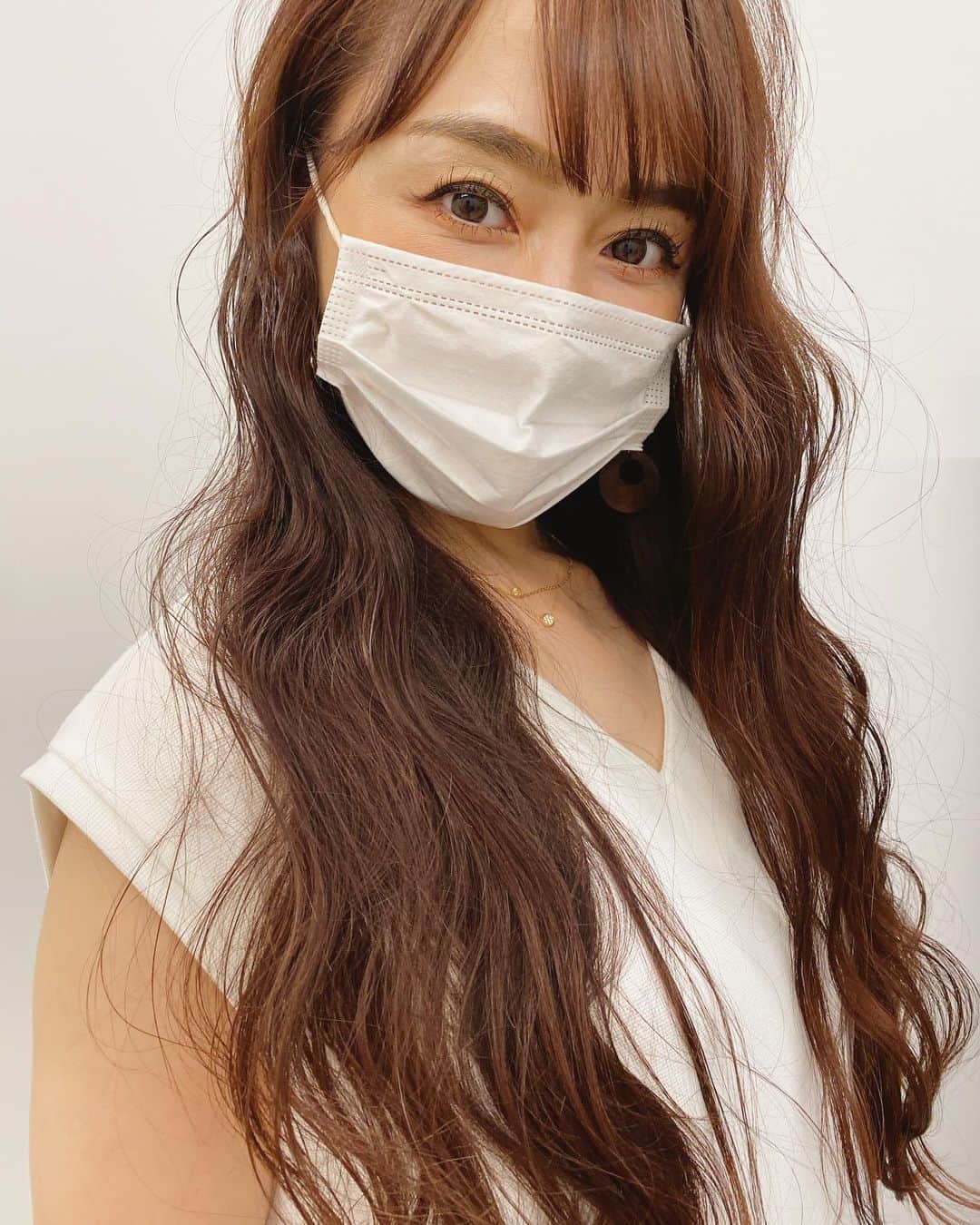 杏さゆりさんのインスタグラム写真 - (杏さゆりInstagram)「加工アプリ不使用。って言ってもマスクしてるからな🤭w . 10センチ切っても切ったかなんてわからん長さw あと1年のばしてヘアドネやな！ . トリートメントでツヤツヤです😘 いつもありがとうです❤️ #髪のお医者さん  @sekispecial_hair . #hairstyle #haircolor #hair  #ロングヘア #杏さゆり　#SayuriAnzu」6月14日 19時53分 - anzu_sayuri_official