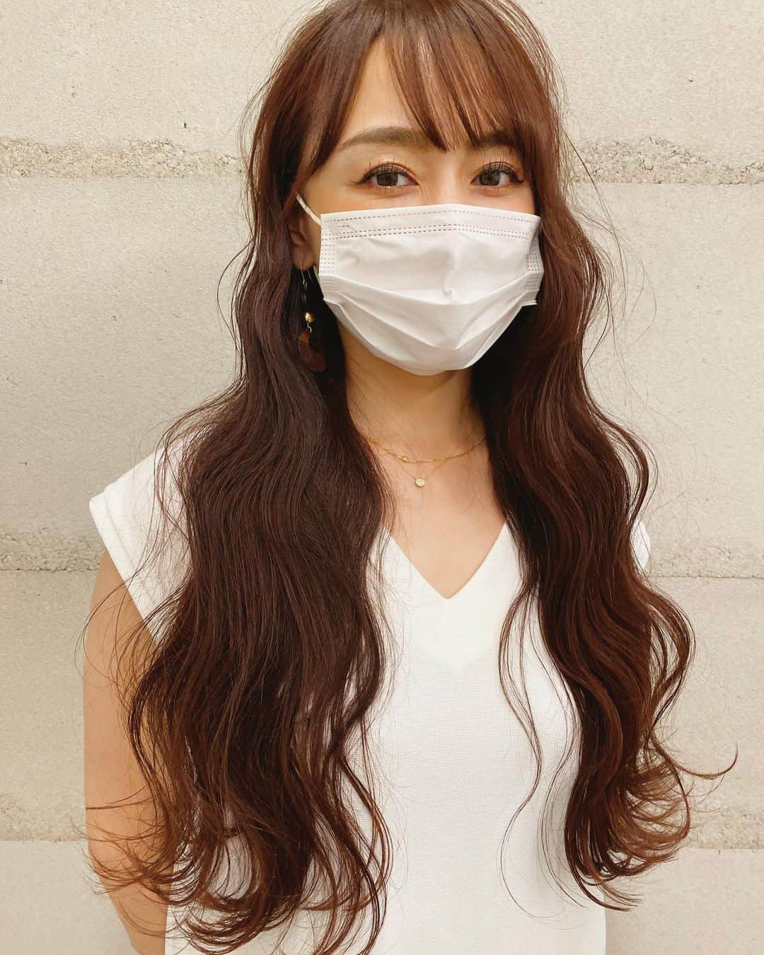 杏さゆりさんのインスタグラム写真 - (杏さゆりInstagram)「加工アプリ不使用。って言ってもマスクしてるからな🤭w . 10センチ切っても切ったかなんてわからん長さw あと1年のばしてヘアドネやな！ . トリートメントでツヤツヤです😘 いつもありがとうです❤️ #髪のお医者さん  @sekispecial_hair . #hairstyle #haircolor #hair  #ロングヘア #杏さゆり　#SayuriAnzu」6月14日 19時53分 - anzu_sayuri_official