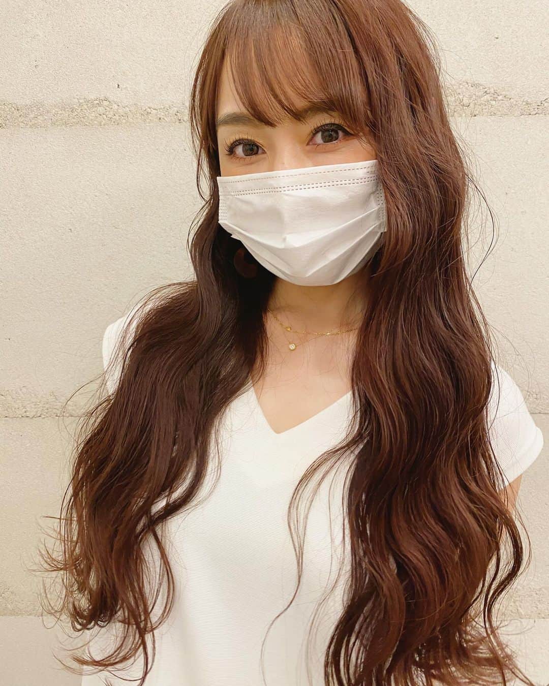 杏さゆりさんのインスタグラム写真 - (杏さゆりInstagram)「加工アプリ不使用。って言ってもマスクしてるからな🤭w . 10センチ切っても切ったかなんてわからん長さw あと1年のばしてヘアドネやな！ . トリートメントでツヤツヤです😘 いつもありがとうです❤️ #髪のお医者さん  @sekispecial_hair . #hairstyle #haircolor #hair  #ロングヘア #杏さゆり　#SayuriAnzu」6月14日 19時53分 - anzu_sayuri_official
