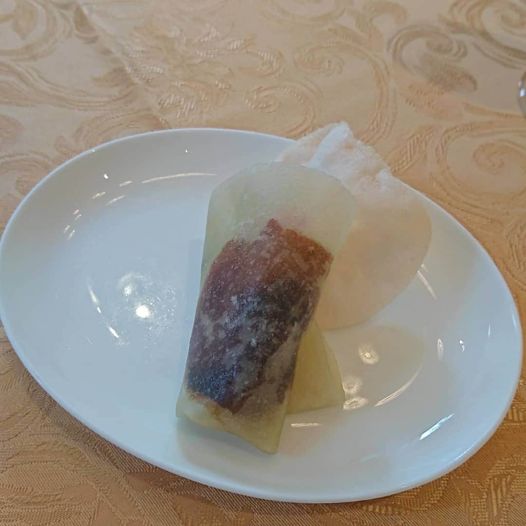 床嶋佳子さんのインスタグラム写真 - (床嶋佳子Instagram)「本日は中華のランチで「白金亭」✨に連れて行っていただきました‼️😍 北京ダックやパパイアの器に入ったフカヒレのスープ、アグー豚の黒酢和え、等々😋🎶美味しかったです‼️🎵😍 #白金亭  #高級中華料理  #美味しい」6月14日 20時10分 - yoshiko.tokoshima