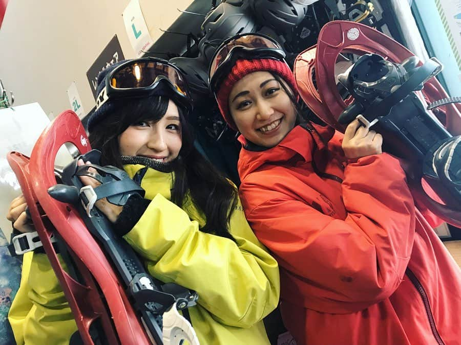 松浦彩さんのインスタグラム写真 - (松浦彩Instagram)「上山市で雪の魔法にかかる☃️ ⠀ 山形県村山地域の観光PR動画秋冬編 上山市🏯 ⠀ スノーシューを履いて冬だけの道を歩き、冬にしか出会えない美しいモンスターに会ってきました☺️💕 レンタルのウエアが可愛かったです！ ⠀ 動画はYouTubeにて公開中！ 「山形のほっぺTourism」で検索していただくか、わたしのプロフィール欄のURLからも観ることができます👉🏻 @ayamatsuura_ 💕 ⠀ ⠀ Photo by @iambellmak  #新関麻美 #松浦彩 ⠀ #上山市 #kaminoyama #山形 #yamagata #portrait #winterseason #冬季限定 #スノーシュー #樹氷原 #樹氷原を歩く #スキー場 #スノボウエア #japanesecountryside #山形旅行 #山形観光 #yamagatagram #travelinjapan #旅好き女子 #旅行好き #旅スタグラム #アフターコロナを考える #写真でやまがた旅気分」6月14日 20時06分 - ayamatsuura.s