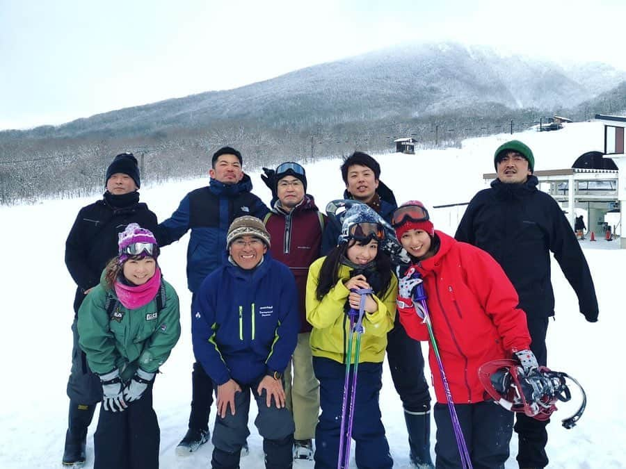 松浦彩さんのインスタグラム写真 - (松浦彩Instagram)「上山市で雪の魔法にかかる☃️ ⠀ 山形県村山地域の観光PR動画秋冬編 上山市🏯 ⠀ スノーシューを履いて冬だけの道を歩き、冬にしか出会えない美しいモンスターに会ってきました☺️💕 レンタルのウエアが可愛かったです！ ⠀ 動画はYouTubeにて公開中！ 「山形のほっぺTourism」で検索していただくか、わたしのプロフィール欄のURLからも観ることができます👉🏻 @ayamatsuura_ 💕 ⠀ ⠀ Photo by @iambellmak  #新関麻美 #松浦彩 ⠀ #上山市 #kaminoyama #山形 #yamagata #portrait #winterseason #冬季限定 #スノーシュー #樹氷原 #樹氷原を歩く #スキー場 #スノボウエア #japanesecountryside #山形旅行 #山形観光 #yamagatagram #travelinjapan #旅好き女子 #旅行好き #旅スタグラム #アフターコロナを考える #写真でやまがた旅気分」6月14日 20時06分 - ayamatsuura.s