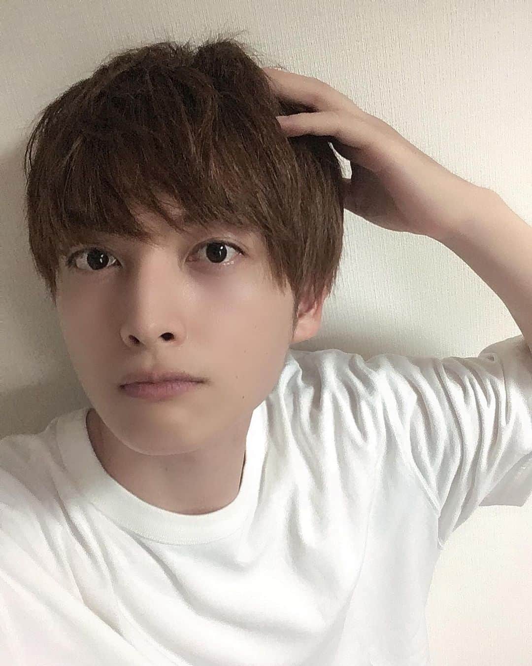 永井朋弥のインスタグラム：「髪切ったよ💇‍♂️ #夏ヘアー #メンズショートヘアー」