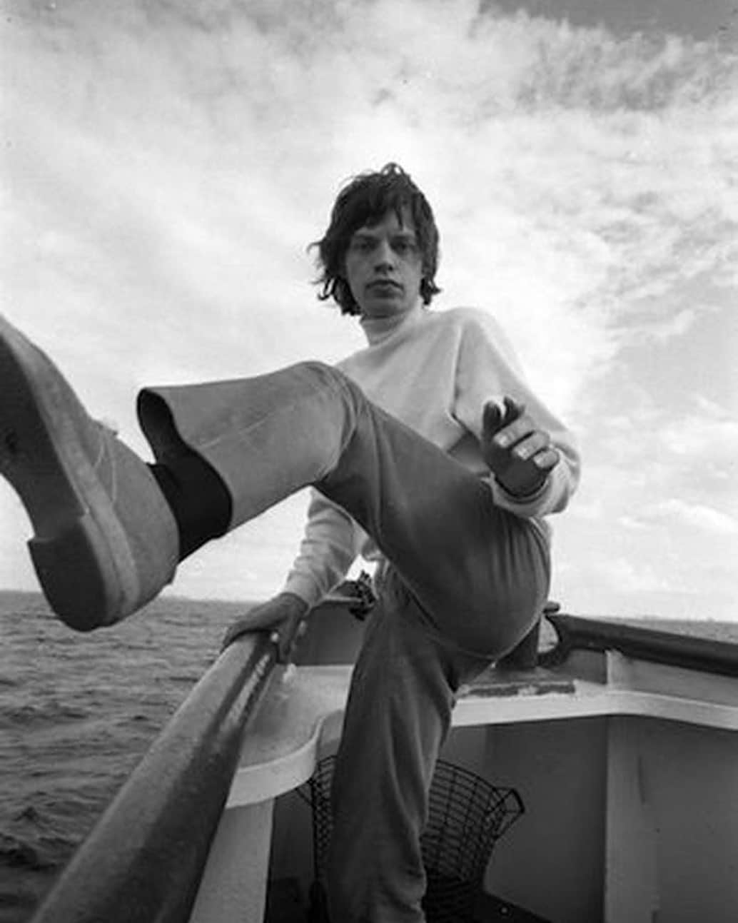 The Rolling Stonesさんのインスタグラム写真 - (The Rolling StonesInstagram)「All aboard! Mick photographed by Roony Johansson.  #therollingstones #mickjagger #blackandwhitephotography」6月14日 20時31分 - therollingstones