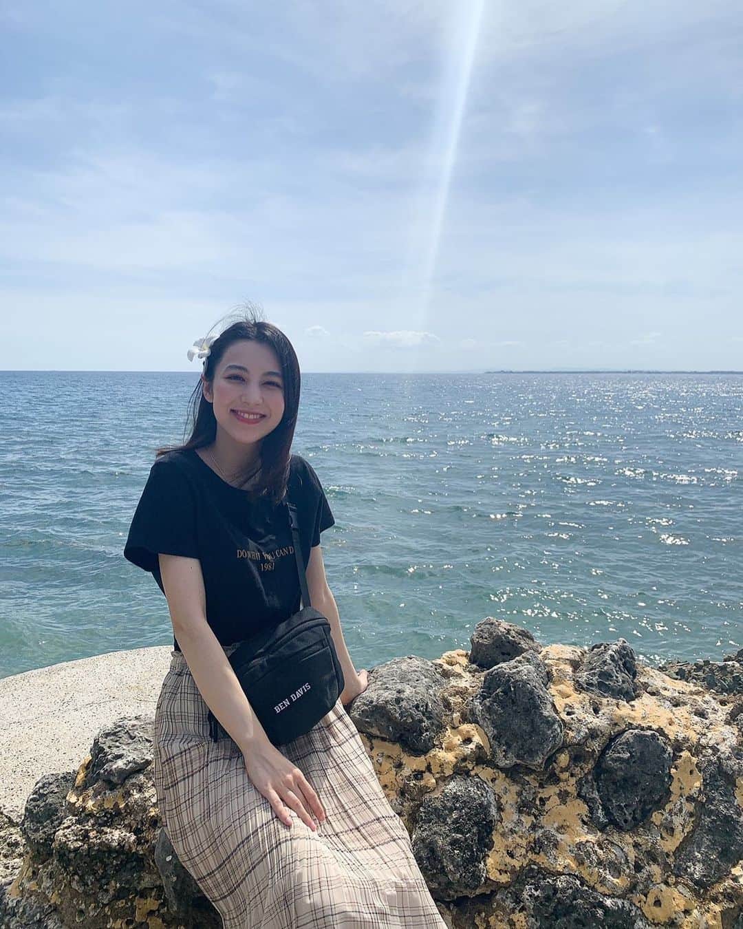 佐生雪のインスタグラム：「My skin is really sensitive, so I need to rub sunscreen when I go out...:( #me #sea」