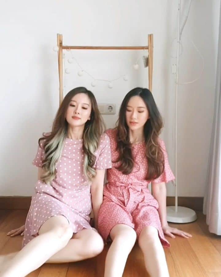 エリッサ・ヤマダのインスタグラム：「we were just kids... versi halu 😂 | @jessyamada  #ELLEJESSas @jessbebes」