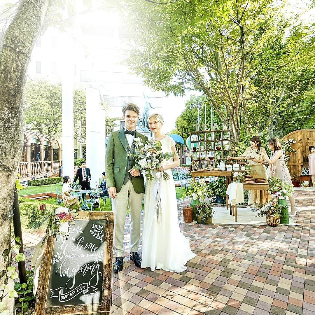 Lumierange ルミエランジェのインスタグラム：「ルミエランジェ・ガーデンが誇る、約1万株の花々。一年で1番輝く季節になりました✨ 本日もスタッフブログが更新されました📝 今回は、ほんの少しだけ…衣装合わせの裏舞台のお話。 素敵なガーデンに映えるタキシード。夢と憧れを叶えるドレス。ぜひ、「ルミエランジェ・ガーデン→プロデューサーブログ」で、ぜひご覧くださいね♫  #神戸結婚式 #神戸ウェディング #ドレス試着 #ブライダルフェア #ドレス試着フェア #ルミエランジェ・ガーデン #ルミエ結婚式 #プレ花嫁」
