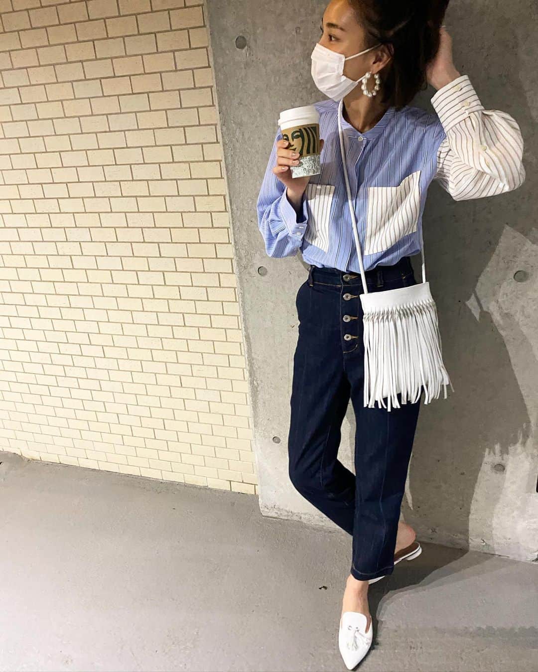 木村安梨沙のインスタグラム：「さっそく今日はこんな感じでしたよ。 Liveですごく質問多かったトップスは　@lecielbleu_official のですよ👍 これとても着やすい。 👕👖　@lecielbleu_official 🥿　@vittoriovirgili 👜　@nomadis_  このカバンは可愛すぎて、オレンジと茶色も持っております🌿」