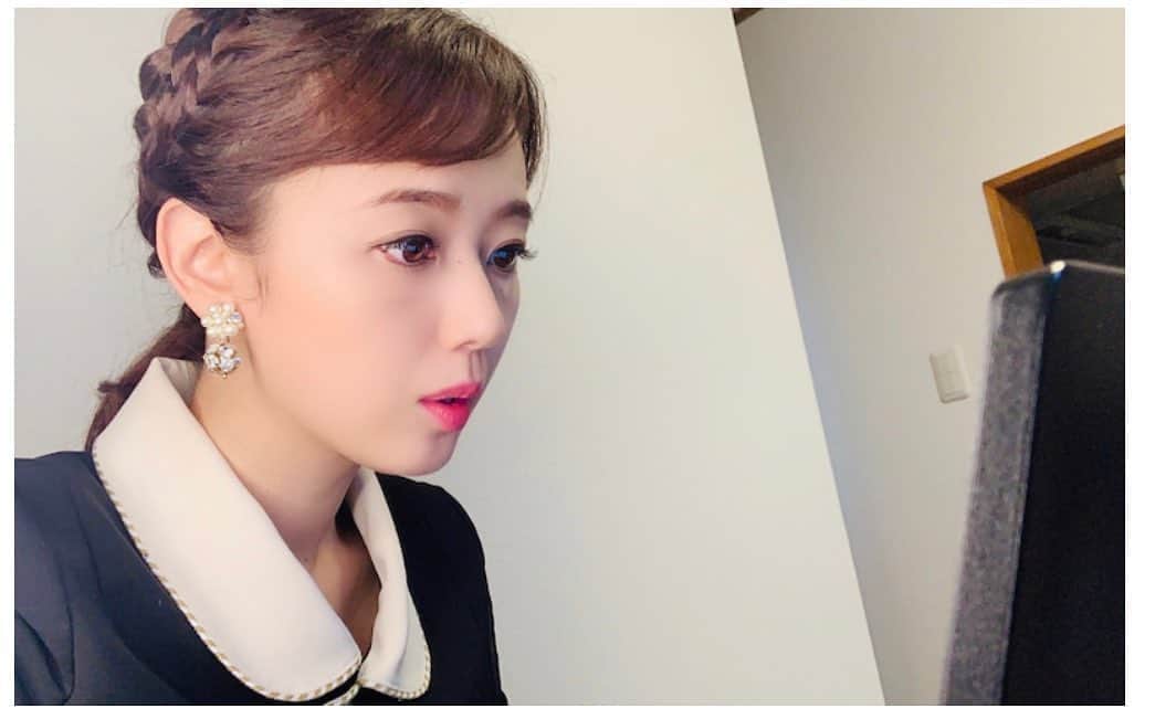 三井智映子さんのインスタグラム写真 - (三井智映子Instagram)「先週の相場を振り返ります(^^) 今週の米主要3指数は揃って下落、 3月以来の大幅な下げとなりました。  前半は特にナスダックは強く、10日に1万0020と史上初の1万台の大台に乗せました。 しかし9ー10日のFOMCで、FRBがFF金利の誘導目標を0.0-0.25％に据え置くことを決定、少なくとも2022年までゼロ金利政策を続けることを示したことで長期利回りが低下したこと、FRBの慎重な景気見通しが景気の先行き先行き楽観論に水をさした形となりました。 また米テキサス州など他州に先駆けて経済再開していた州を中心に、新型コロナの感染が今月第二波の様相を呈してきたことが懸念に。米国では感染者数の合計が200万人に達したと報じられています。 ナスダックが初1万の大台など、実体経済との乖離が指摘されながら株価上昇が継続し、過熱感が出ている中で、「FOMCの結果がきっかけ」的な感じ(需給的にきっかけになりやすかった)で調整に転じたような印象を個人的には受けております。  11日の米市場では新型コロナウイルスの感染第2波を巡る懸念再燃を受けて、ダウ平均が前日比1861ドル82セント安の2万5128ドル17セントと史上4番目に大きい下げで大幅続落となったほか、ナスダックも前日比527.62ポイント安の9492.73と反落。 12日のダウ平均は、 前日比477ドル37セント高の2万5605ドル54セントと4日ぶりに反発。 ナスダックも前日比96.08ポイント高の9588.81と反発しました。 来週は新型コロナウイルスや為替と株価の動向がいつも以上に気になりますね。 また日銀金融政策決定会合、パウエルFRB議長の半年に1度の議会証言がありますので注目です。」6月14日 20時48分 - chiekomitsui