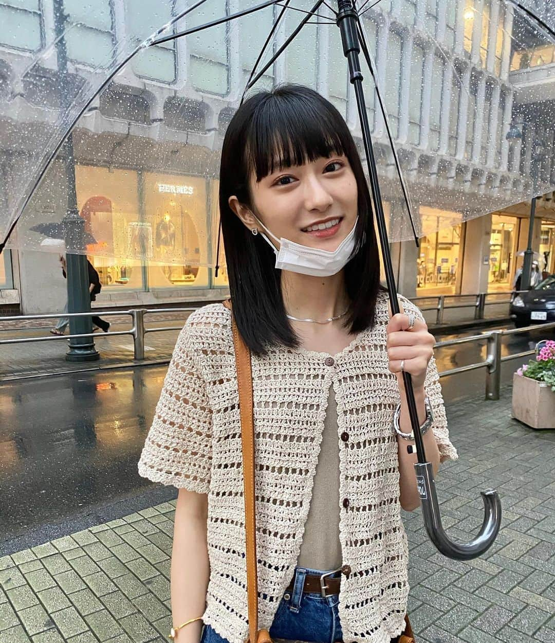 広瀬ちひろさんのインスタグラム写真 - (広瀬ちひろInstagram)「この雨の日は、長いこと仲良くしてくれてる友達2人と焼肉を食べてカラオケに行きました 外食もカラオケもかなり久しぶりにしてめちゃくちゃ幸せを感じた☺️ 昔を知る友達と話してると、過去の自分を振り返れて成長を実感できるからいい時間。 後、ねぎ塩タンはやっぱり正義でした。 マスク、除菌など徹底する新しい生活も馴染んできましたよね~ どんより天気でもいい日だったな」6月14日 20時51分 - chi_hirose