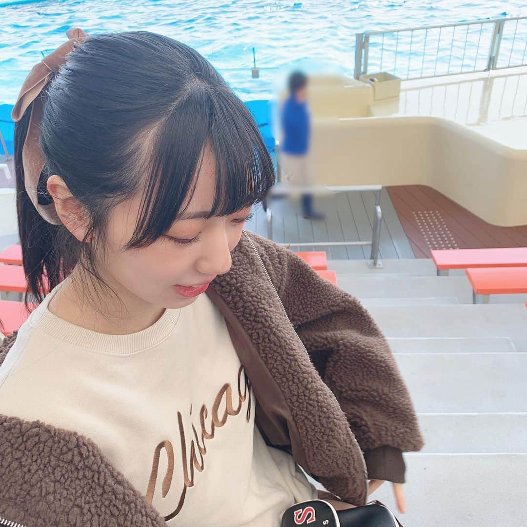 坂本りのさんのインスタグラム写真 - (坂本りのInstagram)「🐬🤍 ﻿ ﻿ ﻿ 水族館の雰囲気とてもすき〜﻿ おさかなおさかな🐠﻿ ﻿ ﻿ この日はめずらしくポニーテールにしてみたり…🐴﻿💭 ﻿ ーーーーー♡ーーーーー﻿ ﻿ ﻿ 21時から30分ほどここの投稿にコメントしていただいたのにかえしますっ🧚🏼‍♀️💓﻿ ﻿ 初のコメント返し〜！！！うきうき﻿ ﻿ みんな不足で寂しいので、ぜひおはなししましょうー！﻿ ひとりひとつね🥺﻿ ﻿ まってるぞーい🐥」6月14日 21時00分 - rinosakamoto_hkt