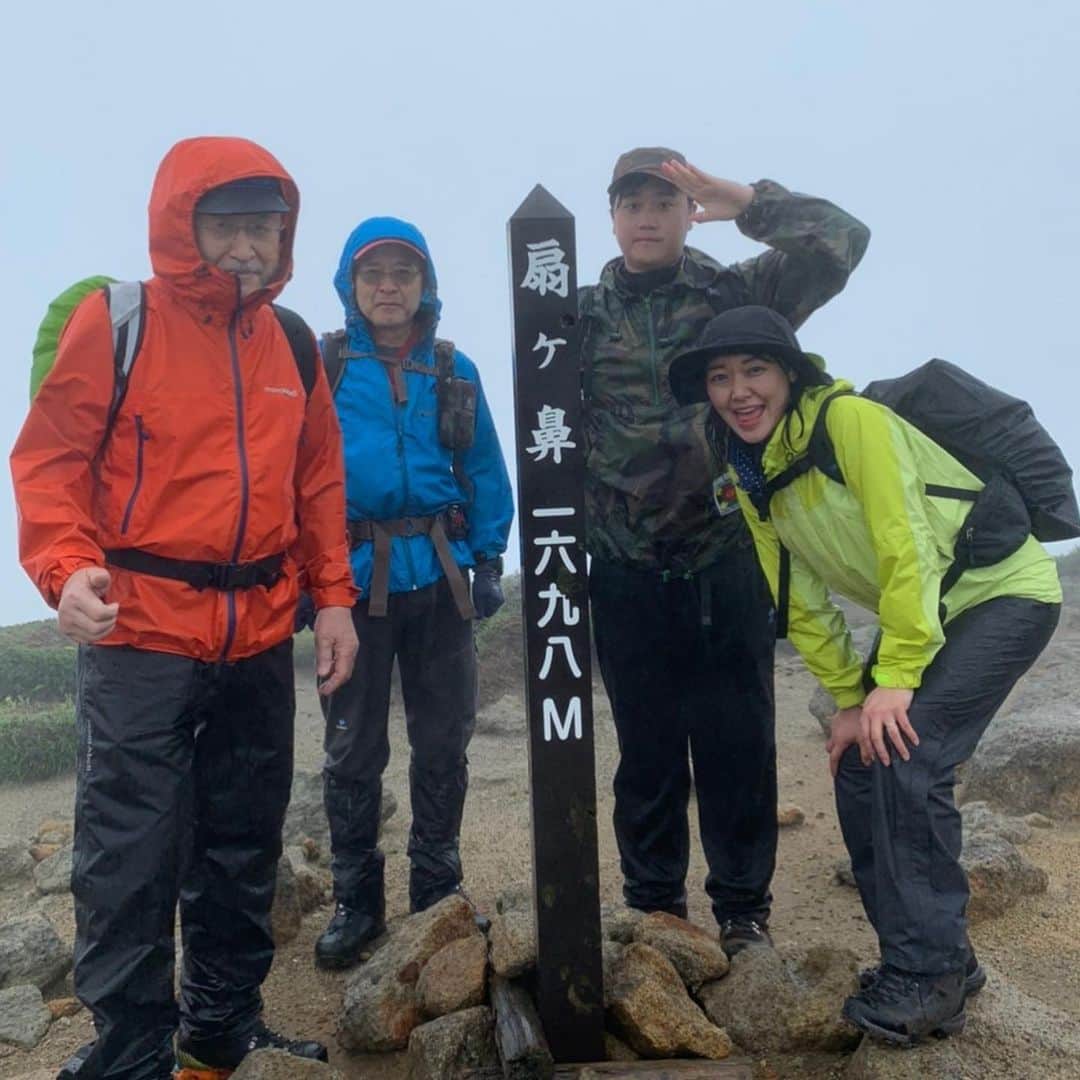 深瀬智聖さんのインスタグラム写真 - (深瀬智聖Instagram)「KBCラジオ📻九重インフォメーション2020🏔 6年ぶりに再びレポート行ってきました😄 数々のアナウンサーやパーソナリティが九重の山に登り、なんと今回で40回目です！✊🏻✨ 今年ももちろんラリーグラスの浦会長のガイドで登って参りました！^ ^  そんなラリーグラスさんも45周年だそうです！！👏🏻✨ 気合い入りすぎたのかとてつもない雨風を連れてきちゃったみたいです😂😅笑 ショートコースになりましたが、楽しかったでーす！！！✨ この様子は6月15日(月)15:15頃から金曜までパオーンの中で放送されます！是非聴いてください^_^！ #KBCラジオ #九重 #九重連山  #くじゅう登山  #登山 #カナディアンヴィレッジ  #ラリーグラス #ミヤマキリシマ」6月14日 21時00分 - chiseifukase