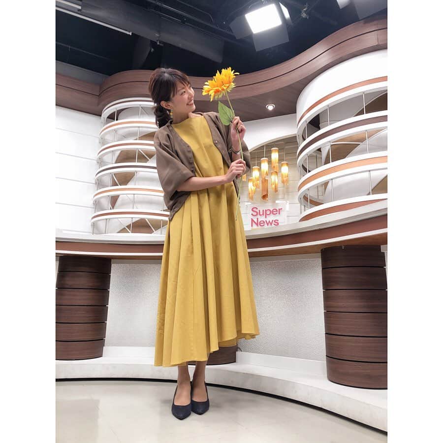 のインスタグラム：「「ひまわりっ〜宮崎レジェンド〜」皆さまご覧頂けましたか🌻？(@himawari_umk ) ハッピーになれるローカルコメディ！破天荒な健一パパに笑ってください🤣 見逃してしまったという方、TVerでの配信、1話は【明日(月)午前09:59まで】となっております！ お早めにお楽しみください🥺  宮崎での最終回の放送はヒマワリカラーの衣装でした🌻 担当曜日の1回目もヒマワリカラー💓 衣装は @yuko.luire  #ひまわりっ #TVer で配信中」