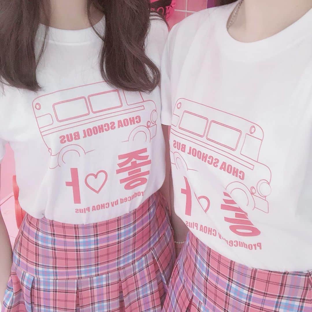 高木波夏のインスタグラム：「CHOA Tシャツ‪ ❤︎‬ . . . . #チョア #ちょあ #CHOA #Tシャツ #韓国 #韓国制服 #韓国制服レンタル #制服 #制服レンタル #姉妹 #sisters」