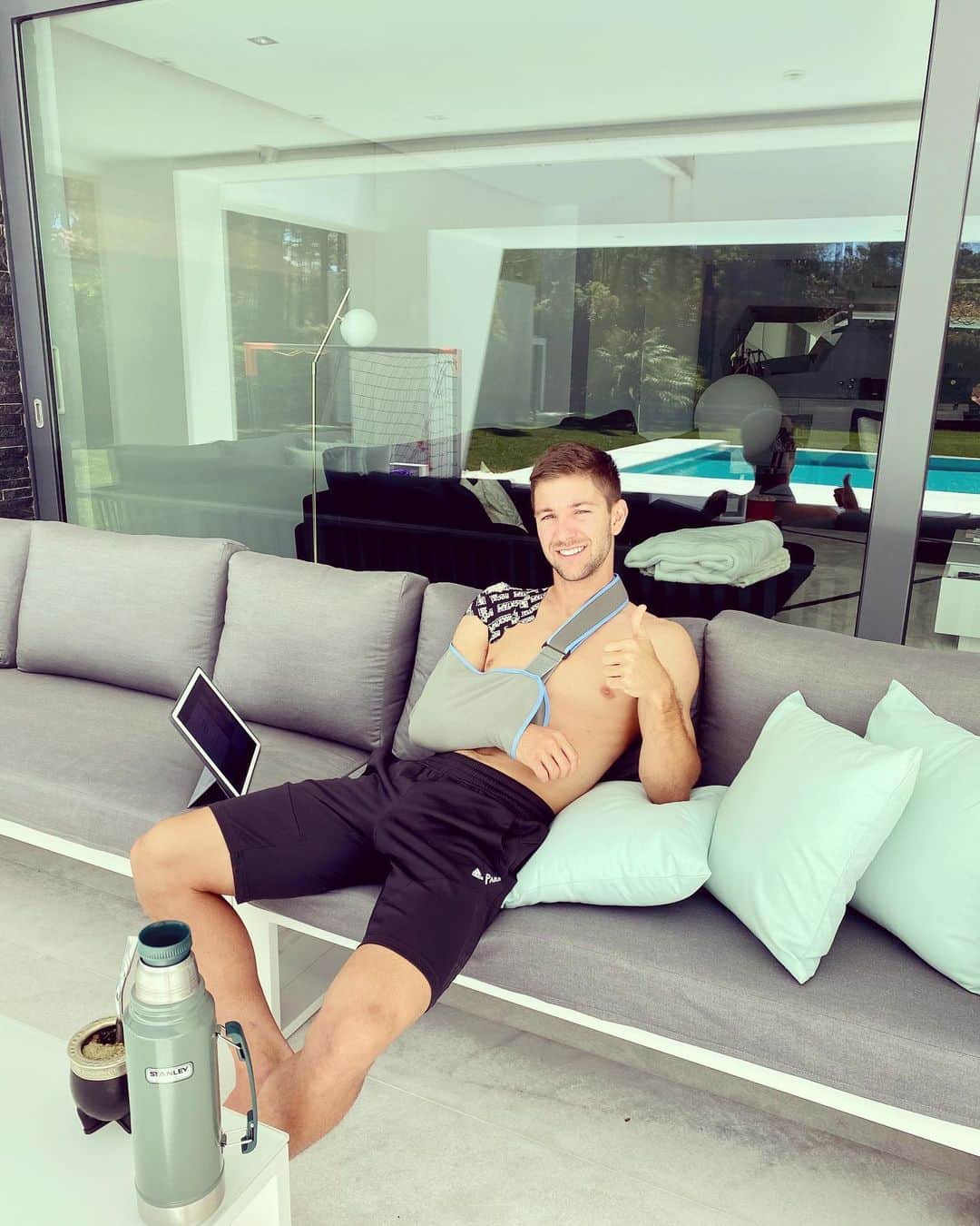 ルシアーノ・ビエットのインスタグラム：「Gracias a todos por los mensajes de apoyo .  Obrigado a todos pelas mensagens de apoio . 🦁」