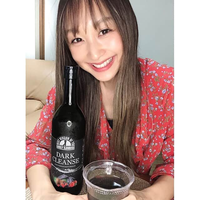 近藤あやさんのインスタグラム写真 - (近藤あやInstagram)「⠀ もう何本目？！ってくらい愛飲してる #earlysunrise_ のクレンズドリンク！！ ⠀ 今回は、置き換えダイエット用として、 国産チャコールドリンクのダーククレンズを飲みました！ ⠀ ザクロ＆ベリー味で炭酸割と豆乳割がお気に入り👧🏼🖤 写真は置き換えた時の、朝昼晩のメニューです😌💫 ⠀ #ダーククレンズ  #アーリーサンライズ #DARKCLEANSE @earlysunrise_ #pr」6月14日 21時18分 - doraemontoaya