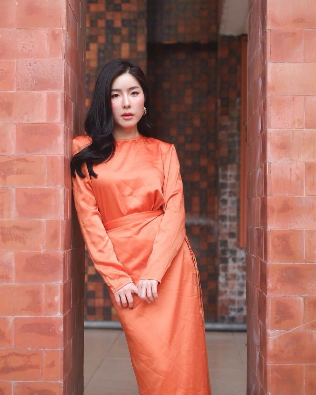 GYEON SEOさんのインスタグラム写真 - (GYEON SEOInstagram)「_* ขายน้ำส้ม ใส่เสื้อสีส้ม 🍊🧡 @djung_juice . . รู้แล้วนะ ไม่ต้องทัก เค้ารีบ ยังไม่ได้รีด 🙈 @yd001_official」6月14日 21時28分 - queengyeon