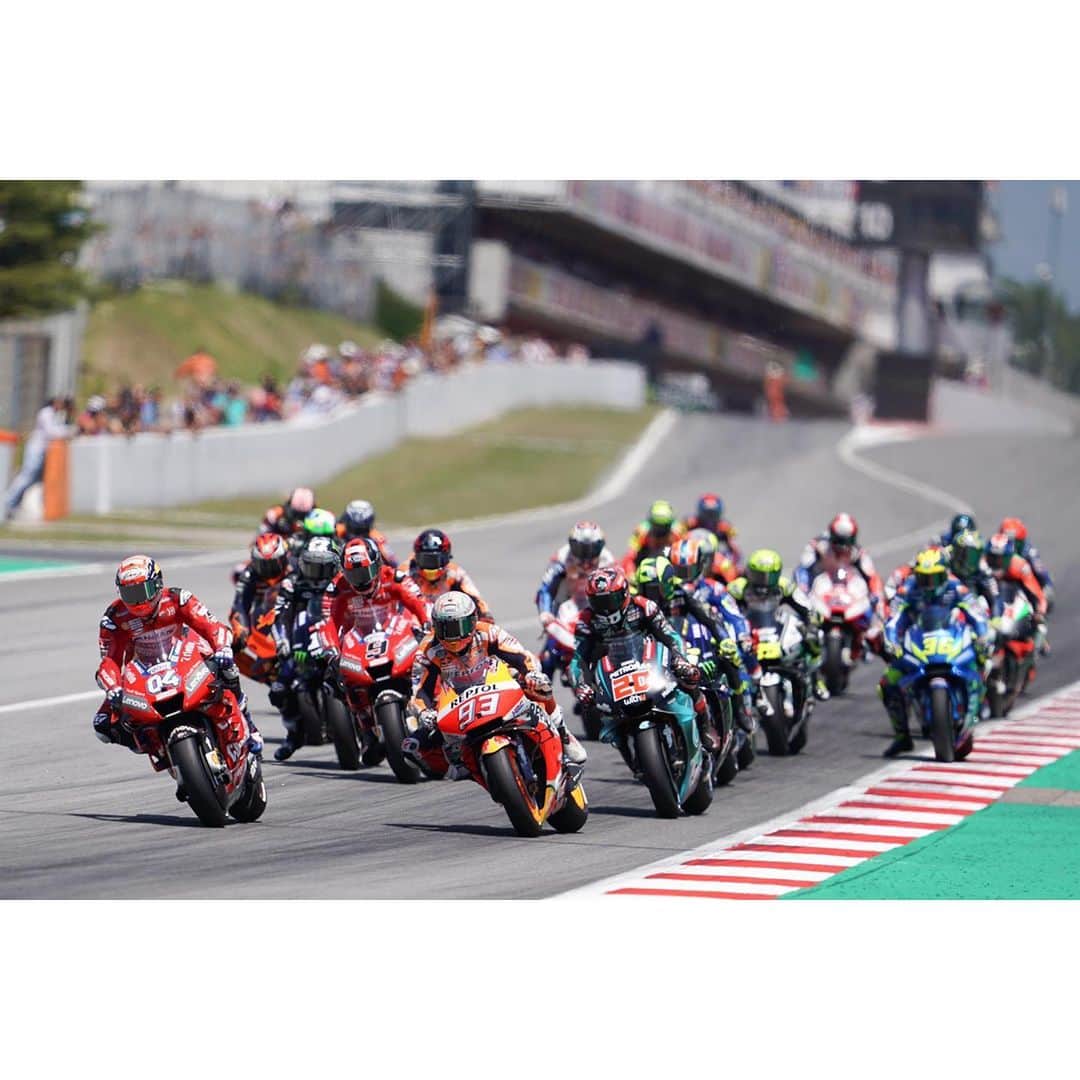 レプソル・ホンダのインスタグラム：「Four more Sundays until we see this again 🔥 ⠀⠀⠀⠀⠀⠀⠀⠀⠀ How excited are you? ⠀⠀⠀⠀⠀⠀⠀⠀⠀ #MotoGP #Return #MM93 #MarcMarquez #AM73 #AlexMarquez #Racing #Repsol #Honda #Racing #RepsolHonda #HRC #RC213V #ThePowerOfDreams #Racing #Motorcycle #Team #OneHeart」