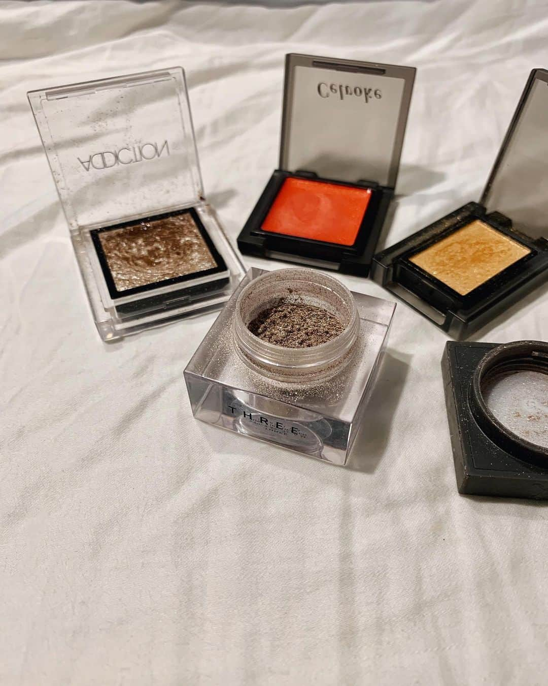 舞雛かのんさんのインスタグラム写真 - (舞雛かのんInstagram)「🍊🍋🌿.﻿ ﻿ eye shadow.﻿ ﻿ 最近は目元をキラキラにしたい気分っ♪.﻿ 全体的に明るい印象のメイクに変えたいな.﻿ ﻿ THREE / シマリングカラーヴェール 34﻿ ADDICTION / Private Beach 067﻿ Celvoke / インフィニトリーカラー EX13﻿  ヴォランタリーアイズ 29﻿ ﻿ #makeup #eyeshadow ﻿ #今年の夏は﻿ #どんなメイクにしようかな」6月14日 21時30分 - mizho_601