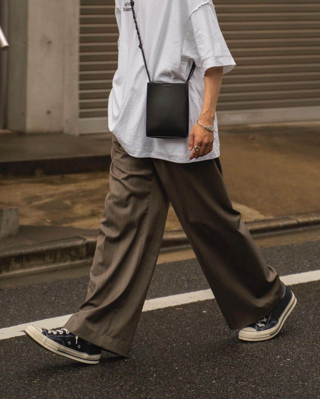 Ryoさんのインスタグラム写真 - (RyoInstagram)「ㅤㅤㅤㅤㅤㅤㅤㅤㅤㅤㅤㅤㅤ Tシャツ何回裏表逆だよって言われたことか🙄 色違いを日替わりで着てます🔥 ㅤㅤㅤㅤㅤㅤㅤㅤㅤㅤㅤㅤㅤ Tee:#スタイリスト私物 × #ennoy × #isness  pants:#sunsea shoes:#converse  bag:#jilsander」6月14日 21時30分 - ryo__takashima
