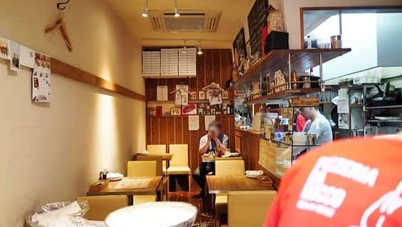 けんさむさんのインスタグラム写真 - (けんさむInstagram)「けんさむ🐶です🇮🇹🍕 各方面から絶賛の声多数『ピッツェリアダロッコ』の#ピザ をあなたは知っていますか❔🤭🍕 📍#ピッツェリアダロッコ #並木坂 . 詳しくはプロフィールURLからブログ見てはいよ🙋‍♂️🍷 . いいね👍フォロー👯‍♂️Thankyou😇✨ 皆さんの熊本のお気に入りを教えてください🌿 コメント📝メッセージ💭待ってます🐶🎶 . #けんさむの熊本紹介 #熊本 #熊本グルメ #くまモン #けんさむ #熊本観光 #熊本県 #kumamoto #熊本lunch #熊本ランチ #熊本ピザ #ダロッコ #pizzeriadarocco」6月14日 21時33分 - kensome_kumamoto