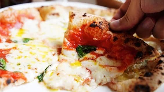 けんさむさんのインスタグラム写真 - (けんさむInstagram)「けんさむ🐶です🇮🇹🍕 各方面から絶賛の声多数『ピッツェリアダロッコ』の#ピザ をあなたは知っていますか❔🤭🍕 📍#ピッツェリアダロッコ #並木坂 . 詳しくはプロフィールURLからブログ見てはいよ🙋‍♂️🍷 . いいね👍フォロー👯‍♂️Thankyou😇✨ 皆さんの熊本のお気に入りを教えてください🌿 コメント📝メッセージ💭待ってます🐶🎶 . #けんさむの熊本紹介 #熊本 #熊本グルメ #くまモン #けんさむ #熊本観光 #熊本県 #kumamoto #熊本lunch #熊本ランチ #熊本ピザ #ダロッコ #pizzeriadarocco」6月14日 21時33分 - kensome_kumamoto
