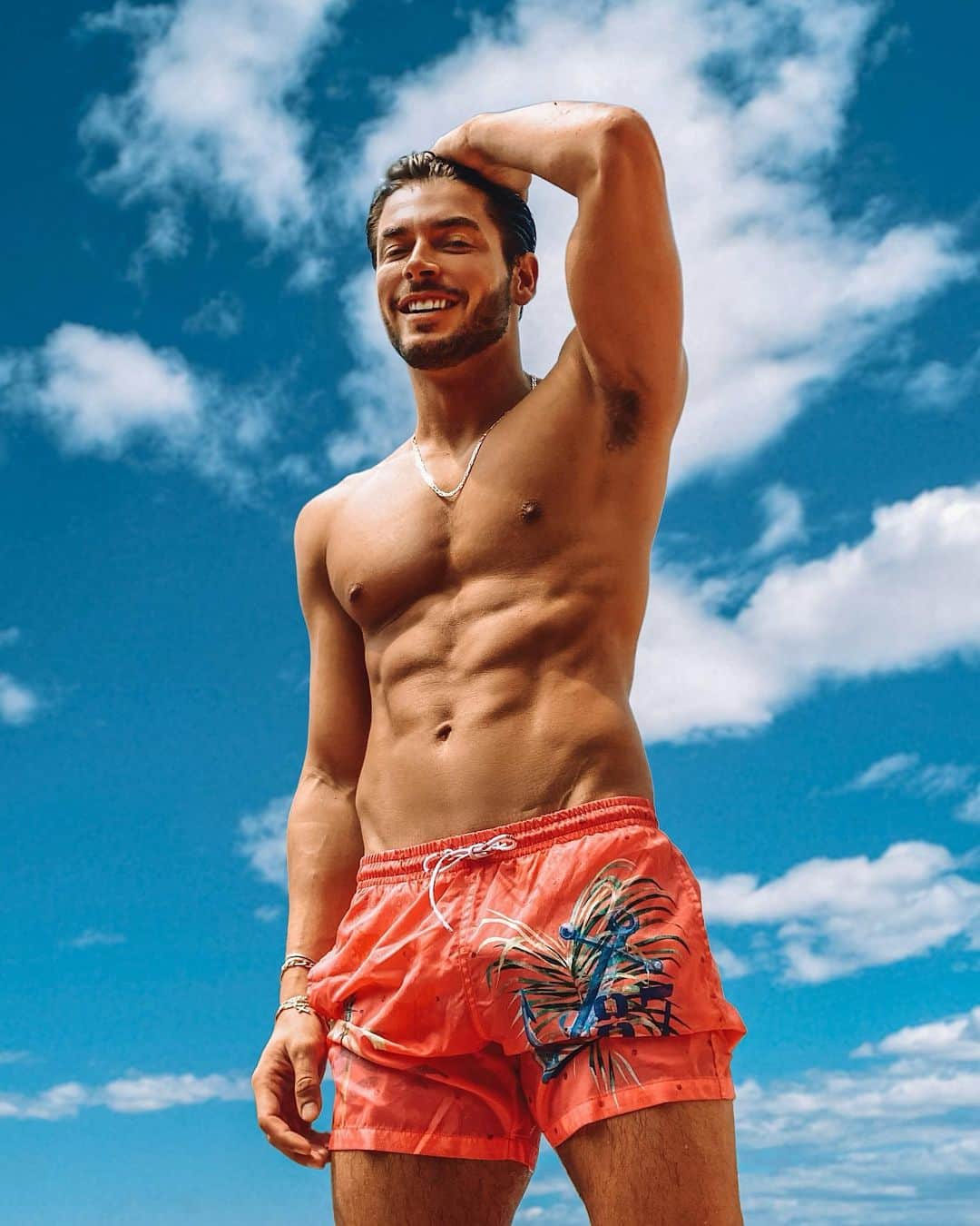 アンドレア・デンバーのインスタグラム：「First taste of summer 😁☀️🌊🌴 @bobcompanytheoriginal  #mystylewithBOB  #IwearBOB #BOBcompany #yourpersonalcolour #yourpersonalBOB  Trust me and #trustyourbob」