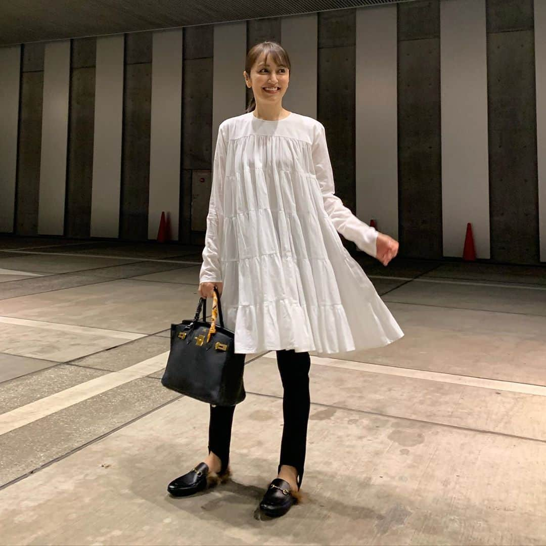 矢田亜希子さんのインスタグラム写真 - (矢田亜希子Instagram)「今日は久しぶりに長丁場の収録でした！コロナ対策でこまめな換気と休憩で慎重に行われました！楽しい収録でした♪ #収録#コロナ対策#私服 ワンピース#merlette  パンツ#1001  靴#gucci」6月14日 21時38分 - akiko_yada