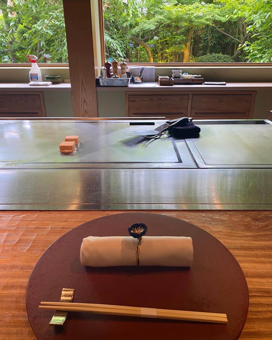 のインスタグラム：「﻿ 🥂 ﻿ お祝いしました☺︎﻿ ここから見える庭園もすごく素敵で…﻿ いつも本当にありがとう💐﻿」