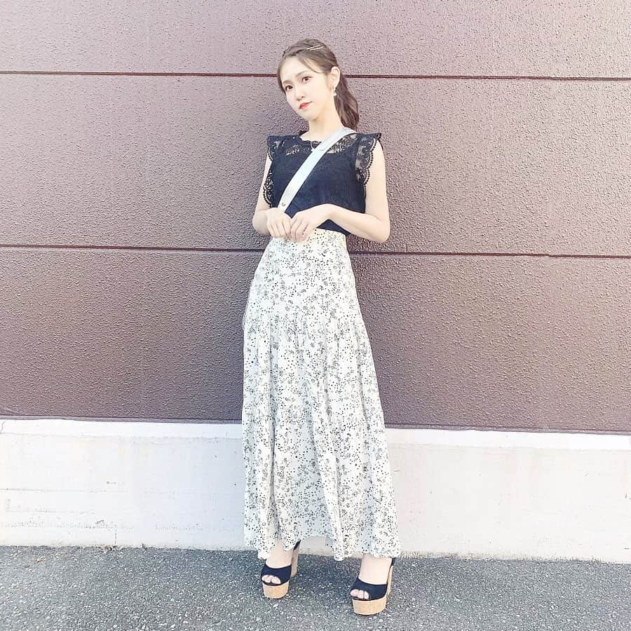 五十嵐茉優さんのインスタグラム写真 - (五十嵐茉優Instagram)「ㅤ #まうしふく 🌷 ㅤ tops  #cheek  skirt  #amel  sandal  #dazzlin  ㅤ amelのスカートがめちゃ可愛くて とってもお気に入り🥺✨ ただ作りが結構おっきめで 丈が約160cmの私でかかとにつくか つかないかなのでヒール必須だった！ ㅤ 最近あっついからポニーテールしがち笑 前髪は伸ばしてるの☺️💭」6月14日 21時52分 - mau08us