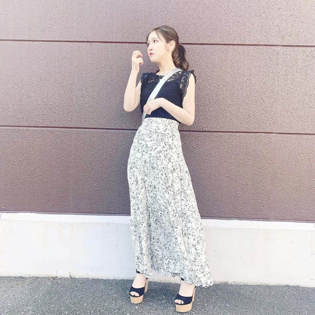 五十嵐茉優さんのインスタグラム写真 - (五十嵐茉優Instagram)「ㅤ #まうしふく 🌷 ㅤ tops  #cheek  skirt  #amel  sandal  #dazzlin  ㅤ amelのスカートがめちゃ可愛くて とってもお気に入り🥺✨ ただ作りが結構おっきめで 丈が約160cmの私でかかとにつくか つかないかなのでヒール必須だった！ ㅤ 最近あっついからポニーテールしがち笑 前髪は伸ばしてるの☺️💭」6月14日 21時52分 - mau08us