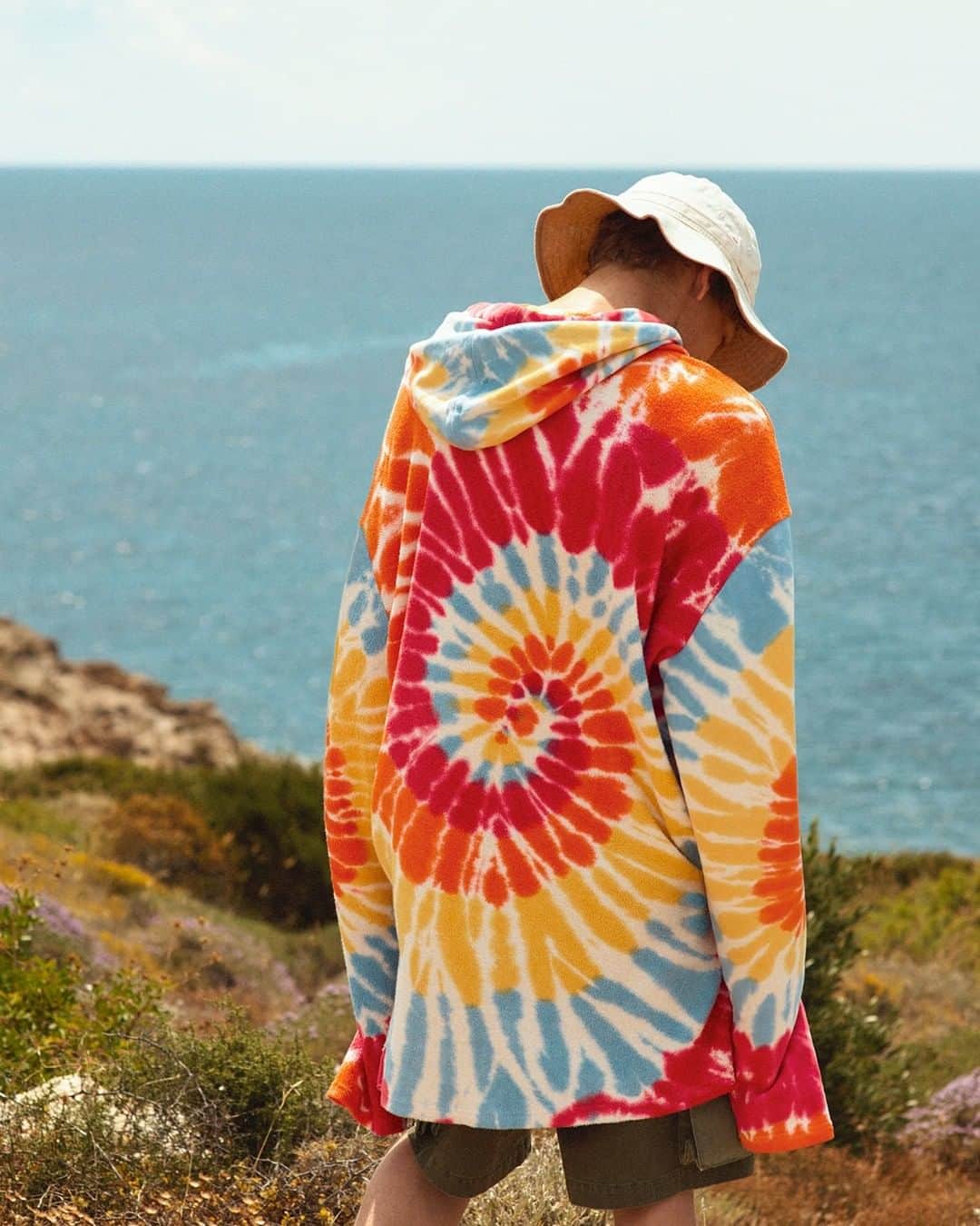 MR PORTERのインスタグラム：「We’ve been wild for tie-dye for ages now, which is why we were thrilled to take on this hoodie as one of our exclusive @loewe x Paula's Ibiza pieces. Fun and far-out—throw on and be transported to the Balearics ✌ #MRPORTER」