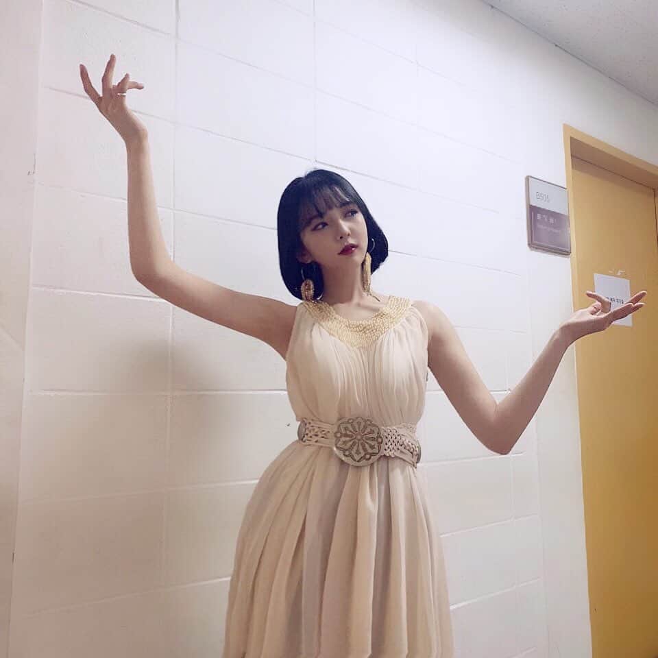 ユジョン のインスタグラム：「애증의 #클레오파트라 내 무대는 #단발머리 징크스가 있ㄴㅏ? 제일 많은 분들이 골라주신 의상 입었습니다아:) #연습영상」