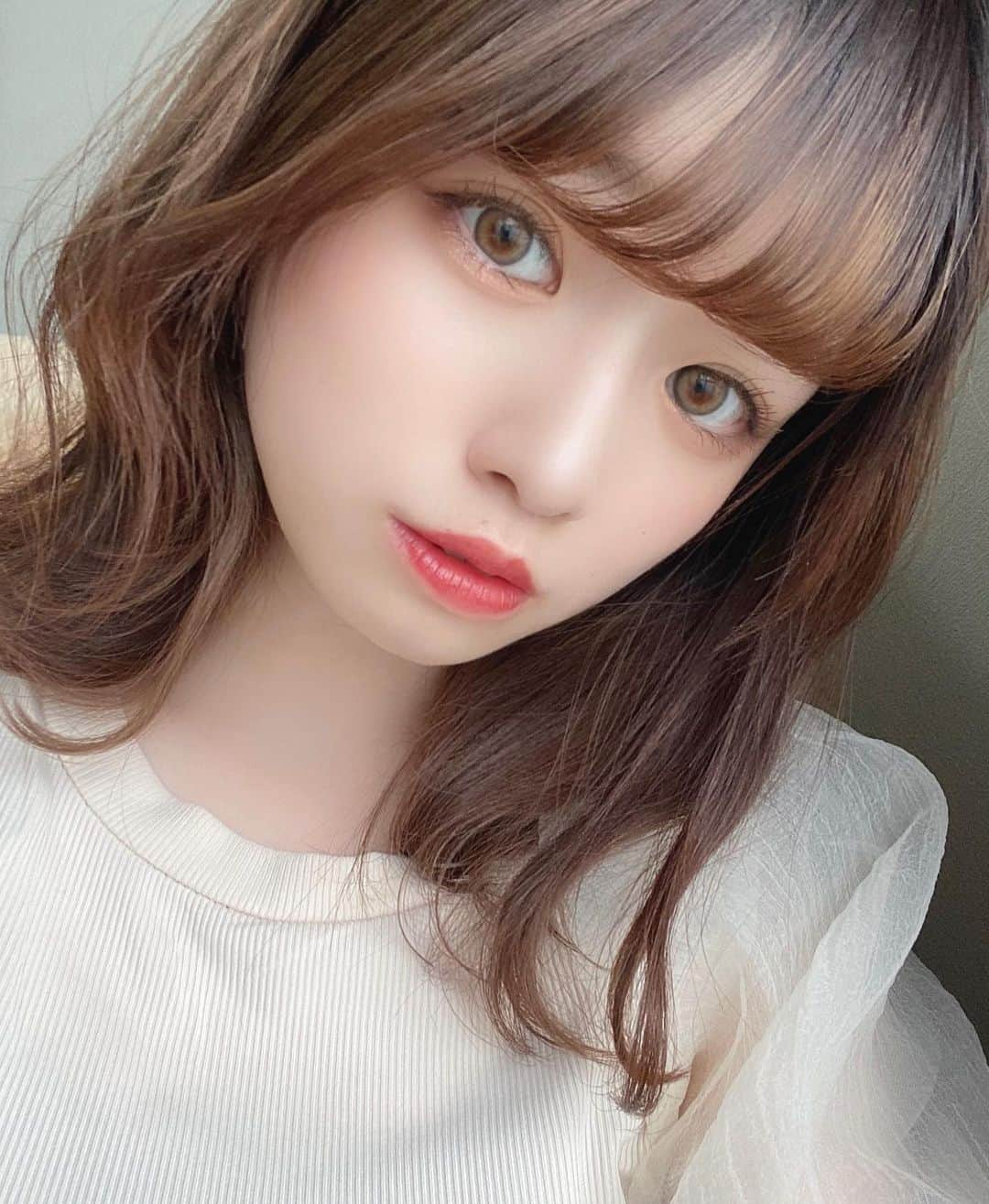 朴木優香里のインスタグラム：「髪の毛ばっさり切りました🐰🥕 . 前髪パーマも！ 梅雨の季節は前髪湿気で崩れやすいからやっぱりパーマ🙆🏻‍♀️ . 可愛くカット、パーマして頂きました👼🏻❤︎」