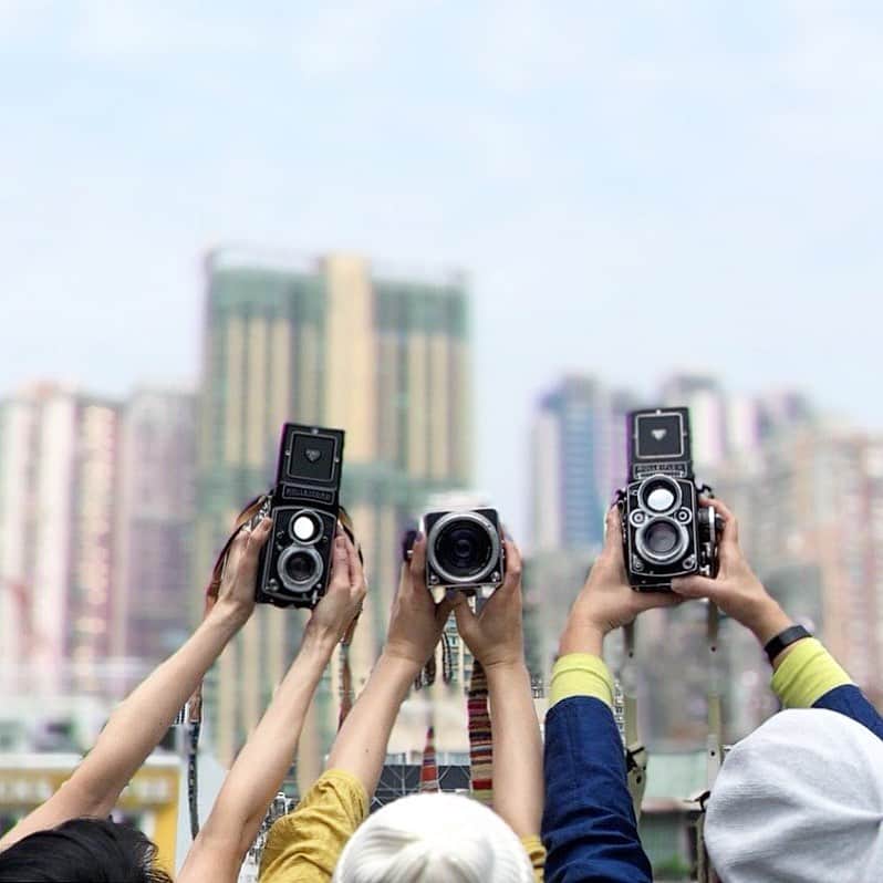 ゆうゆのインスタグラム：「.﻿ 2020.06.14﻿ ﻿ ﻿ *⿻｡* . ﻿ ﻿ ﻿ TVで、世界の絶景30選を見たよー﻿ ﻿ はぁー、どこも最高。﻿ どこも見たい、行きたい。﻿ ﻿ 今は飛行機にすら乗れなくて﻿ なんだか歯痒いけどさ、﻿ ﻿ 今から行く旅はどんな場所でも﻿ きっと嬉しくて楽しくてたまらない旅になるはずね。﻿ ﻿ そう思えば今は我慢出来るのだ。﻿ ﻿ ﻿  写真は澳門で撮ってもらった写真﻿ 大好きなcameraと旅友と﻿ ほんとに楽しかった。﻿ ﻿ そんな思い出も愛おしい。﻿ ﻿ ﻿ ﻿ __________________________________________________**✧̣͙ͥ*﻿ ______________﻿ ﻿ ﻿ #iPhonex﻿ #yuyu_macau  #暮らすように旅をする﻿ #Macaou  #澳門﻿ #いつも旅していたい　﻿ #rolleiflex28f﻿ #hasselblad500cm  #いつかまた世界で」