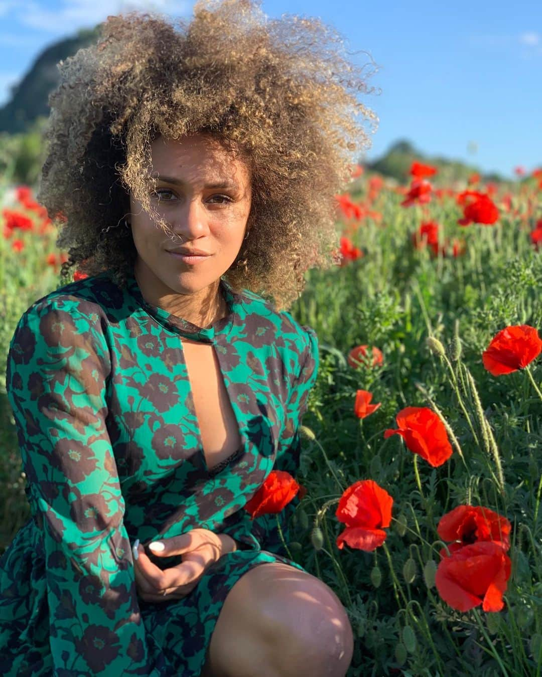 Johanelis HERRERA ABREUさんのインスタグラム写真 - (Johanelis HERRERA ABREUInstagram)「I couldn't pick one, so I'm gonna put all of them on 🌺 Happy Sunday ✨ ____________________________________________ #sunday #girl #flowers #papaveri #red #green #enjoylife #nature #picture #power #friends #model #maybe #poser #monselice #campo #dress #hairstyle #woman #womanstyle #modeling #chilling #chevere #biondina」6月14日 22時22分 - johanelisherrera