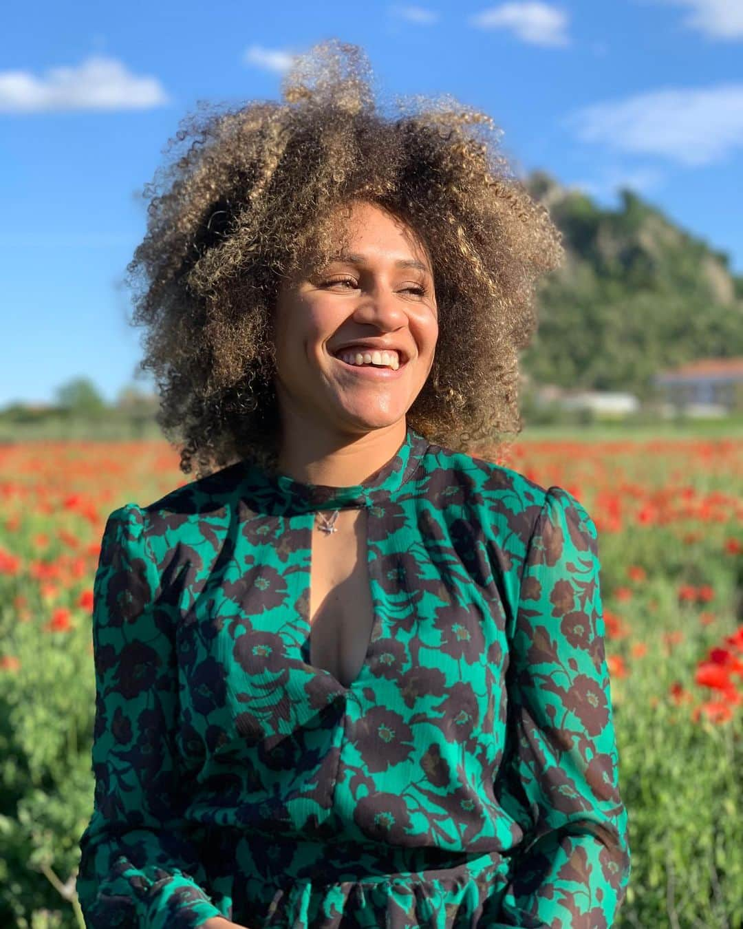 Johanelis HERRERA ABREUさんのインスタグラム写真 - (Johanelis HERRERA ABREUInstagram)「I couldn't pick one, so I'm gonna put all of them on 🌺 Happy Sunday ✨ ____________________________________________ #sunday #girl #flowers #papaveri #red #green #enjoylife #nature #picture #power #friends #model #maybe #poser #monselice #campo #dress #hairstyle #woman #womanstyle #modeling #chilling #chevere #biondina」6月14日 22時22分 - johanelisherrera